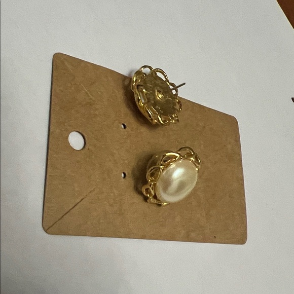 Elegant Gold and Cream Earrings - Picture 12 of 12